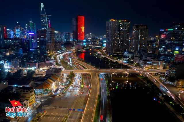 Chùm ảnh: Khi TP.HCM dịu dàng trong hoàng hôn tháng Tư và những khoảnh khắc thật đẹp của hòa bình!- Ảnh 18.