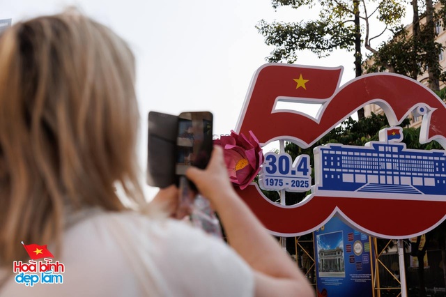 Chùm ảnh: Khi TP.HCM dịu dàng trong hoàng hôn tháng Tư và những khoảnh khắc thật đẹp của hòa bình!- Ảnh 14.