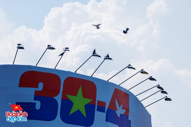 Chùm ảnh: Khi TP.HCM dịu dàng trong hoàng hôn tháng Tư và những khoảnh khắc thật đẹp của hòa bình!- Ảnh 13.