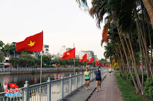 Chùm ảnh: Khi TP.HCM dịu dàng trong hoàng hôn tháng Tư và những khoảnh khắc thật đẹp của hòa bình!- Ảnh 5.