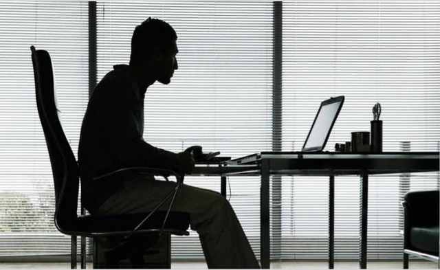 Khi cuộc đời cho bạn cái ghế: Làm ngay bài kiểm tra 30 giây này để biết mình có đang "bào sức khỏe" để kiếm tiền hay không?- Ảnh 1. Khi cuộc đời cho bạn cái ghế: Làm ngay bài kiểm tra 30 giây này để biết mình có đang "bào sức khỏe" để kiếm tiền hay không?- Ảnh 1.