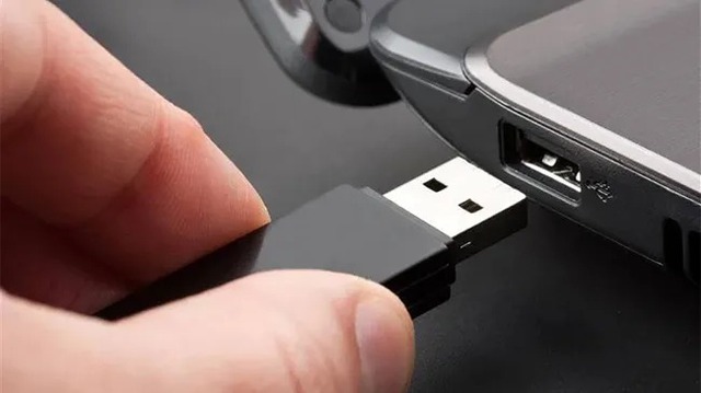 USB 2.0: Từ “vua tốc độ” năm 2000 đến biểu tượng bền bỉ sau 25 năm- Ảnh 1. USB 2.0: Từ “vua tốc độ” năm 2000 đến biểu tượng bền bỉ sau 25 năm- Ảnh 1.