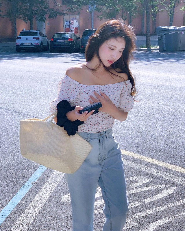 Người sành điệu sẽ phối trang phục họa tiết như thế này để đẹp xuất sắc- Ảnh 1. Người sành điệu sẽ phối trang phục họa tiết như thế này để đẹp xuất sắc- Ảnh 1.