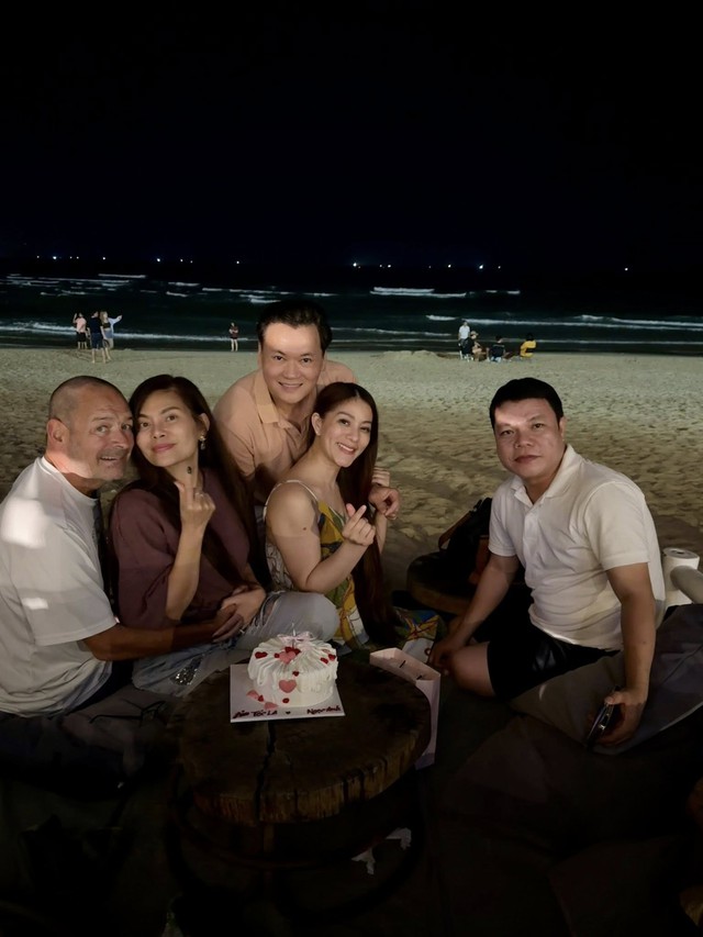 Chồng Mỹ của nữ ca sĩ nổi đình đám dặn vợ: "Nếu anh có làm sao thì để anh lại Việt Nam"- Ảnh 3. Chồng Mỹ của nữ ca sĩ nổi đình đám dặn vợ: "Nếu anh có làm sao thì để anh lại Việt Nam"- Ảnh 3.