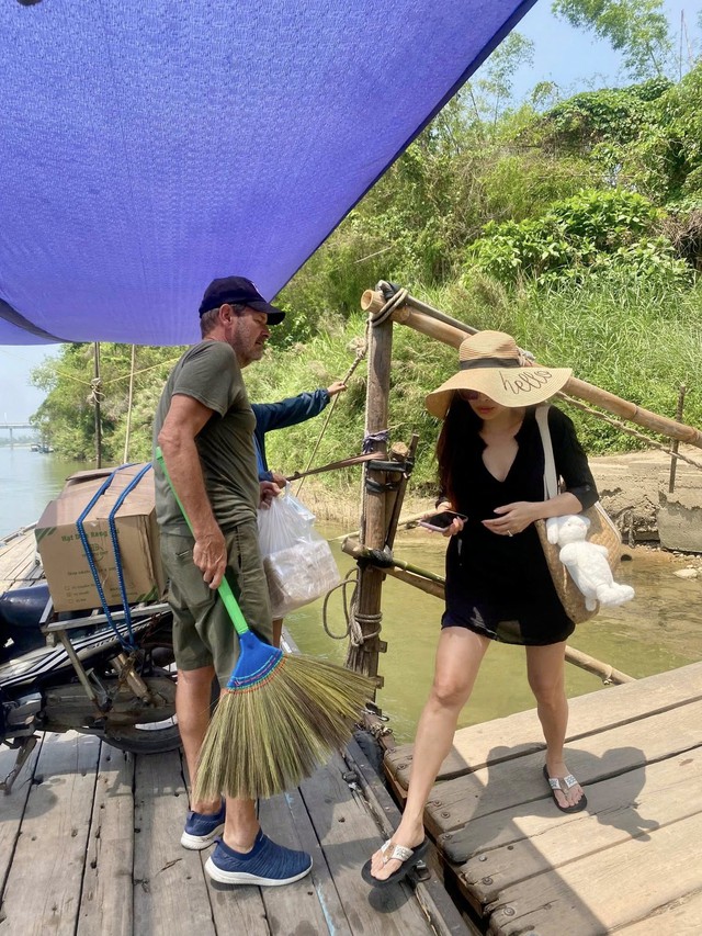 Chồng Mỹ của nữ ca sĩ nổi đình đám dặn vợ: "Nếu anh có làm sao thì để anh lại Việt Nam"- Ảnh 2. Chồng Mỹ của nữ ca sĩ nổi đình đám dặn vợ: "Nếu anh có làm sao thì để anh lại Việt Nam"- Ảnh 2.