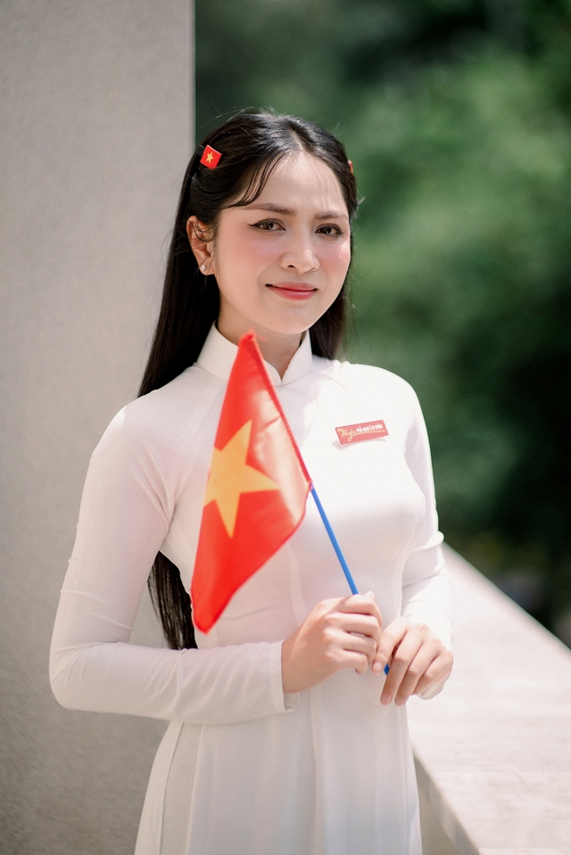 Nữ ca sĩ đầu tiên hát ca khúc đang gây sốt, hút 2 tỷ view: "Tôi biết ơn"- Ảnh 3. Nữ ca sĩ đầu tiên hát ca khúc đang gây sốt, hút 2 tỷ view: "Tôi biết ơn"- Ảnh 3.