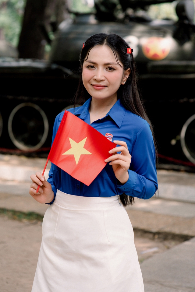 Nữ ca sĩ đầu tiên hát ca khúc đang gây sốt, hút 2 tỷ view: "Tôi biết ơn"- Ảnh 5. Nữ ca sĩ đầu tiên hát ca khúc đang gây sốt, hút 2 tỷ view: "Tôi biết ơn"- Ảnh 5.