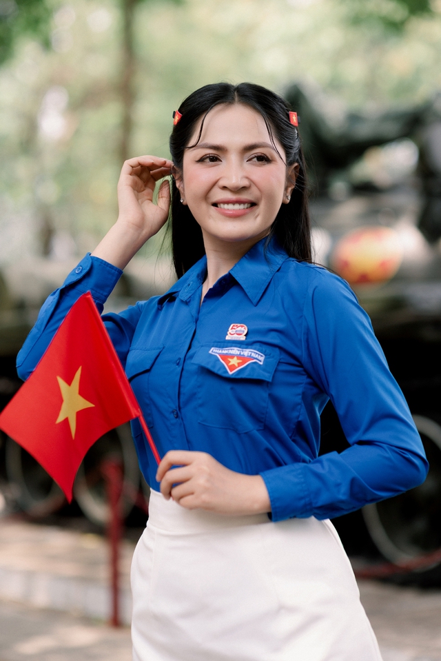 Nữ ca sĩ đầu tiên hát ca khúc đang gây sốt, hút 2 tỷ view: "Tôi biết ơn"- Ảnh 4. Nữ ca sĩ đầu tiên hát ca khúc đang gây sốt, hút 2 tỷ view: "Tôi biết ơn"- Ảnh 4.
