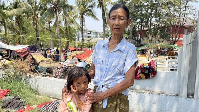 Vợ chồng ôm chặt nhau dưới lớp bê tông vỡ, những đứa trẻ mất cả bố lẫn mẹ: Myanmar oằn mình giữa tiếng khóc nghẹn và những cái chết không lời từ biệt- Ảnh 7.