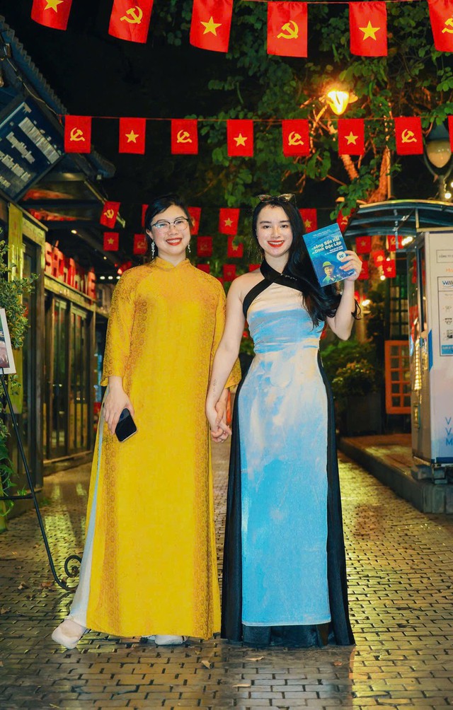 'Từ sông Bến Hải đến dinh Độc Lập' - Cuốn hồi ký song ngữ được giới trẻ tìm đọc!- Ảnh 2. 'Từ sông Bến Hải đến dinh Độc Lập' - Cuốn hồi ký song ngữ được giới trẻ tìm đọc!- Ảnh 2.