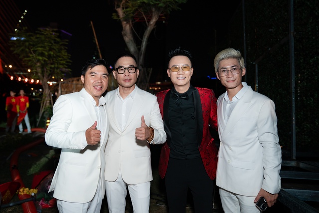 Hoàng Bách: "Tôi tự hào khi được hát bài hát này trong ngày đặc biệt của đất nước"- Ảnh 5. Hoàng Bách: "Tôi tự hào khi được hát bài hát này trong ngày đặc biệt của đất nước"- Ảnh 5.