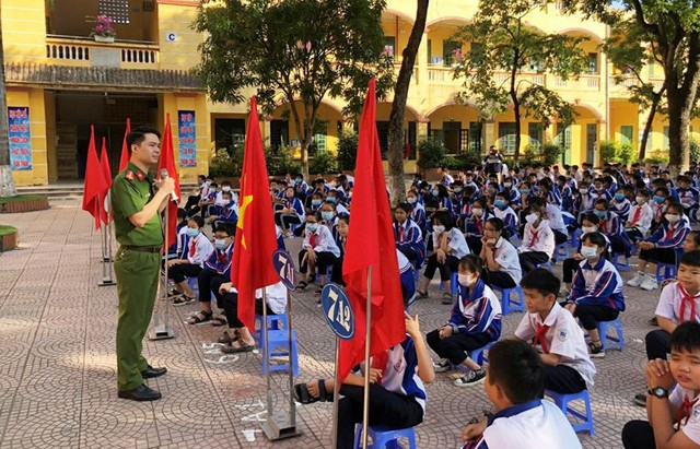 Nâng cao hiệu quả tuyên truyền, phổ biến, giáo dục pháp luật về phòng, chống ma túy trên địa bàn phường Văn Quán, thành phố Hà Nội
- Ảnh 1.