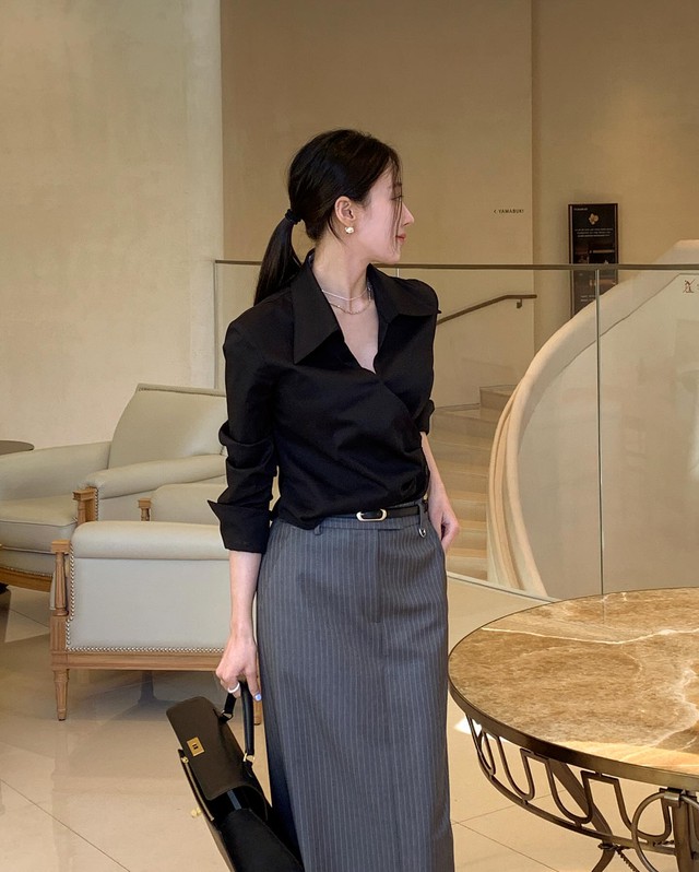 Áo sơ mi và chân váy: Sự kết hợp giúp bạn mặc đẹp không đối thủ trong mùa hè này- Ảnh 9. Áo sơ mi và chân váy: Sự kết hợp giúp bạn mặc đẹp không đối thủ trong mùa hè này- Ảnh 9.