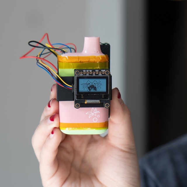 Nuôi thú ảo trên thuốc lá điện tử, một phát minh phản địa đàng: Khi người dùng ngừng hút, thú ảo chết, khi người hút không dừng, họ chết vì ung thư- Ảnh 2. Nuôi thú ảo trên thuốc lá điện tử, một phát minh phản địa đàng: Khi người dùng ngừng hút, thú ảo chết, khi người hút không dừng, họ chết vì ung thư- Ảnh 2.