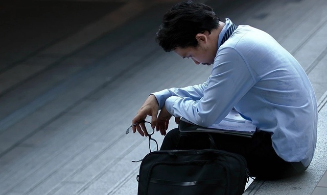Cầm bằng Thạc sĩ trong tay nhưng vẫn bị đánh giá là “kém cạnh tranh” trên thị trường lao động, tìm việc khắp nơi, nghe DeepSeek phân tích tôi “vỡ lẽ”: Phí thời gian vô ích- Ảnh 1. Cầm bằng Thạc sĩ trong tay nhưng vẫn bị đánh giá là “kém cạnh tranh” trên thị trường lao động, tìm việc khắp nơi, nghe DeepSeek phân tích tôi “vỡ lẽ”: Phí thời gian vô ích- Ảnh 1.