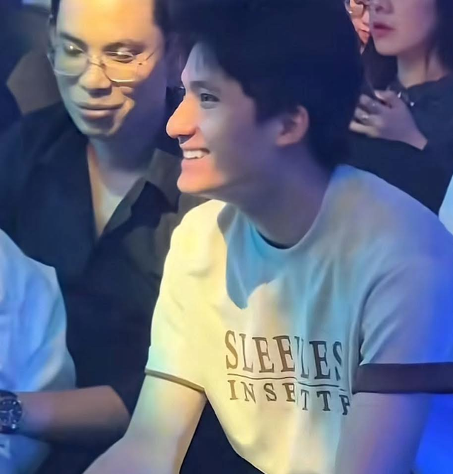 Hot boy sở hữu visual cực phẩm g&acirc;y sốt: Em trai ca sĩ đ&igrave;nh đ&aacute;m showbiz, nhan sắc chiều cao như t&agrave;i tử!- Ảnh 7.