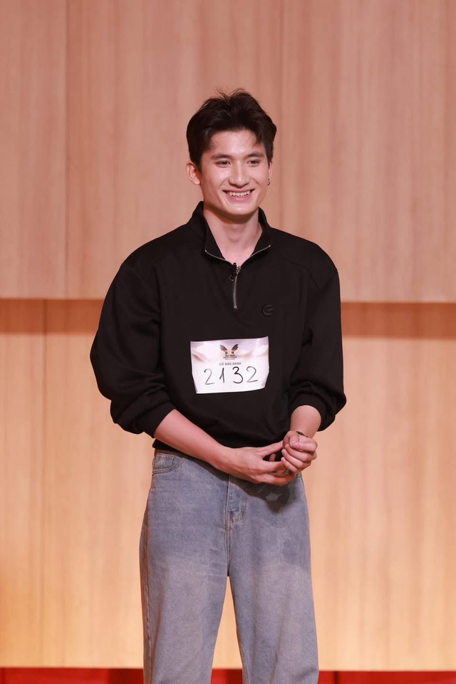 Hot boy sở hữu visual cực phẩm g&acirc;y sốt: Em trai ca sĩ đ&igrave;nh đ&aacute;m showbiz, nhan sắc chiều cao như t&agrave;i tử!- Ảnh 10.