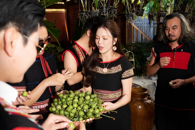 Lý Nhã Kỳ cùng các doanh nhân trẻ TP.HCM quảng bá du lịch Gia Lai- Ảnh 2. Lý Nhã Kỳ cùng các doanh nhân trẻ TP.HCM quảng bá du lịch Gia Lai- Ảnh 2.