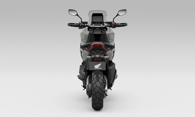 Mẫu xe tay ga khủng n&agrave;y của nh&agrave; Honda được trang bị cốp 22 l&iacute;t v&agrave; mạnh gập 3,5 lần Honda SH 160i- Ảnh 6.