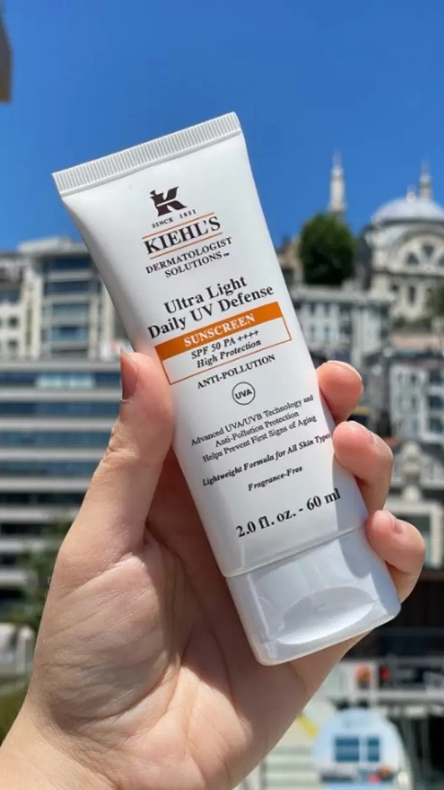 5 lọ kem chống nắng hóa học mỏng nhẹ, dễ bôi dành cho người không thích kem chống nắng vật lý- Ảnh 5. 5 lọ kem chống nắng hóa học mỏng nhẹ, dễ bôi dành cho người không thích kem chống nắng vật lý- Ảnh 5.