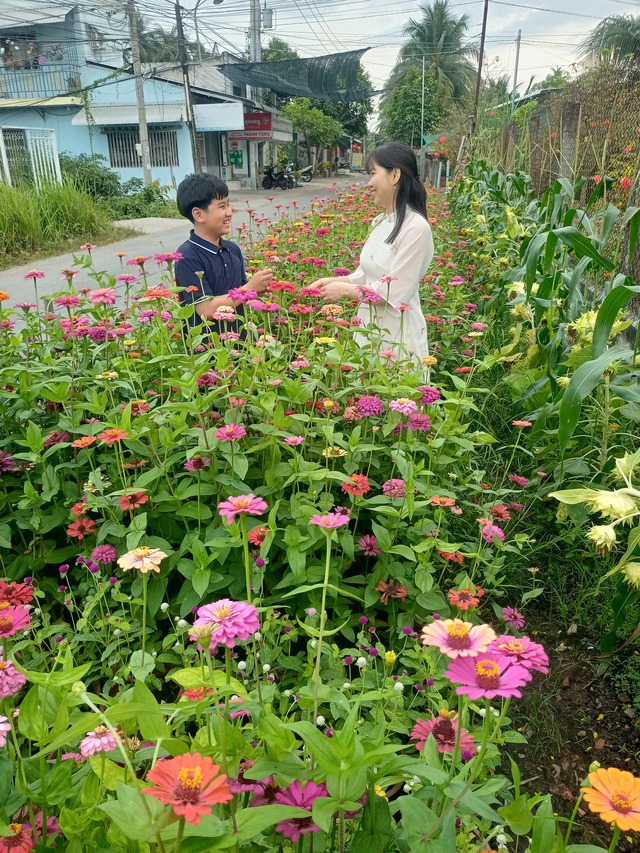 Bà mẹ ở Vĩnh Long tiết lộ chiêu "thao túng tâm lý" giúp con mê học: Con trai 10 tuổi đạt loạt thành tích đáng ngưỡng mộ- Ảnh 4.