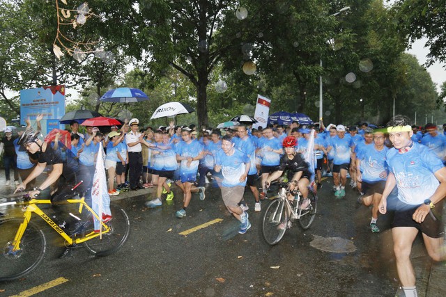 Các vận động viên xuất phát ở cự ly 4 km. Các vận động viên xuất phát ở cự ly 4 km.