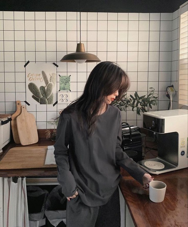 Em chồng luôn mồm than nghèo kể khổ nhưng nhất quyết không chịu đi làm, xin việc ở đâu cũng về khóc lóc với mẹ vất vả quá không chịu nổi- Ảnh 1. Em chồng luôn mồm than nghèo kể khổ nhưng nhất quyết không chịu đi làm, xin việc ở đâu cũng về khóc lóc với mẹ vất vả quá không chịu nổi- Ảnh 1.