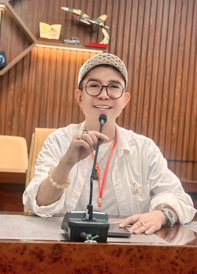 Long Nhật tuyên bố từ chức- Ảnh 1. Long Nhật tuyên bố từ chức- Ảnh 1.