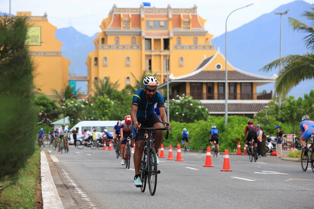 Giải IRONMAN 70.3 Đà Nẵng ghi dấu cột mốc 10 năm khẳng định vị thế là địa điểm thi đấu đẳng cấp quốc tế- Ảnh 3. Giải IRONMAN 70.3 Đà Nẵng ghi dấu cột mốc 10 năm khẳng định vị thế là địa điểm thi đấu đẳng cấp quốc tế- Ảnh 3.