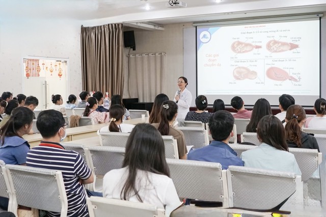 Lớp học tiền sản cuối tuần tại Bệnh viện Phụ sản MêKông: Ấm áp, thiết thực và tràn đầy yêu thương giữa ngày mưa lớn- Ảnh 1. Lớp học tiền sản cuối tuần tại Bệnh viện Phụ sản MêKông: Ấm áp, thiết thực và tràn đầy yêu thương giữa ngày mưa lớn- Ảnh 1.