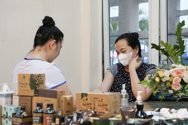 Lớp học tiền sản cuối tuần tại Bệnh viện Phụ sản MêKông: Ấm áp, thiết thực và tràn đầy yêu thương giữa ngày mưa lớn- Ảnh 4. Lớp học tiền sản cuối tuần tại Bệnh viện Phụ sản MêKông: Ấm áp, thiết thực và tràn đầy yêu thương giữa ngày mưa lớn- Ảnh 4.