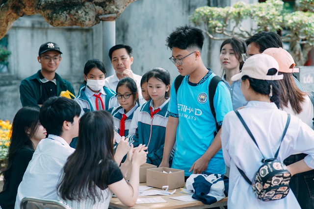 Trò chơi di sản, truyện tranh tích hợp AR và loạt sản phẩm độc đáo đã thu hút đông đảo bạn trẻ tham gia trải nghiệm. (Ảnh: BTC). Trò chơi di sản, truyện tranh tích hợp AR và loạt sản phẩm độc đáo đã thu hút đông đảo bạn trẻ tham gia trải nghiệm. (Ảnh: BTC).