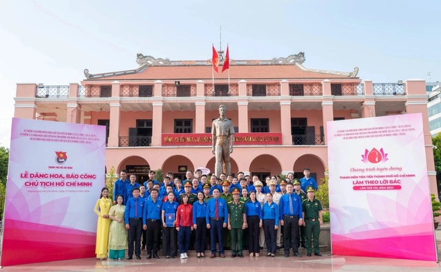 các đại biểu tham gia lễ báo công, dâng hoa chủ tịch Hồ Chí Minh sáng nay. các đại biểu tham gia lễ báo công, dâng hoa chủ tịch Hồ Chí Minh sáng nay.