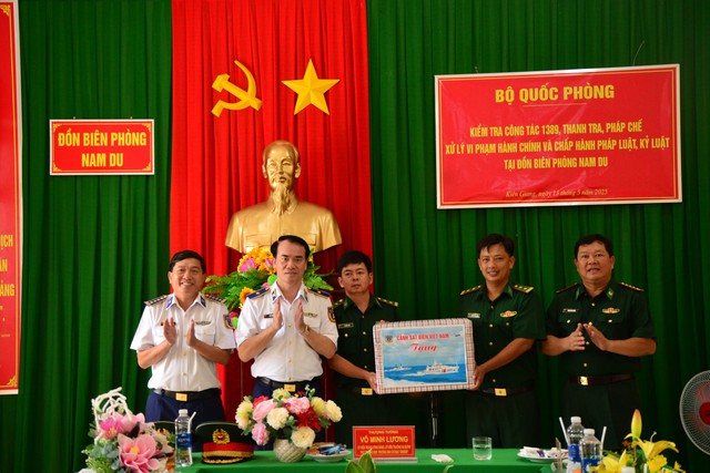 Đoàn công tác Ban Chỉ đạo 1389 Bộ Quốc phòng kiểm tra BTL Vùng Cảnh sát biển 4 các đơn vị đóng quân trên địa bàn Tây Nam Bộ- Ảnh 9. Đoàn công tác Ban Chỉ đạo 1389 Bộ Quốc phòng kiểm tra BTL Vùng Cảnh sát biển 4 các đơn vị đóng quân trên địa bàn Tây Nam Bộ- Ảnh 9.