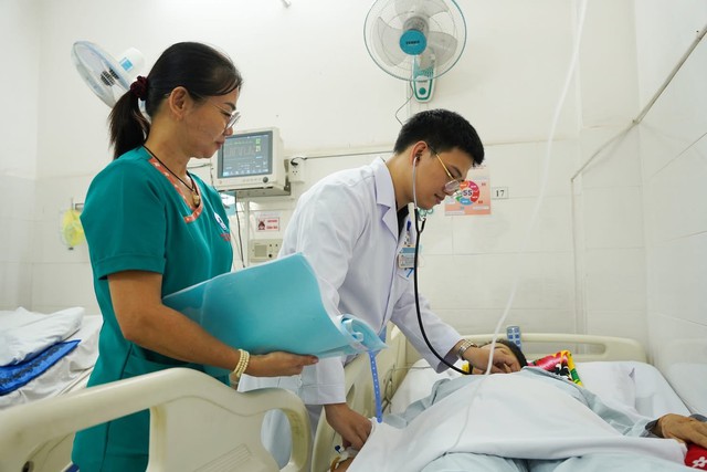 Bệnh viện Thống Nhất thực hiện thành công ca thay van động mạch chủ qua da (TAVI)- Ảnh 2. Bệnh viện Thống Nhất thực hiện thành công ca thay van động mạch chủ qua da (TAVI)- Ảnh 2.