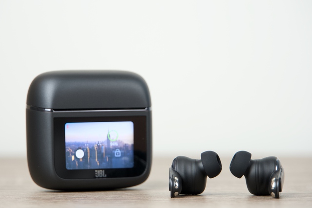 Trải nghiệm JBL Tour Pro 3: Khi công nghệ chạm đến cảm xúc, nhưng có đủ sức nặng để giữ lại người dùng?- Ảnh 6. Trải nghiệm JBL Tour Pro 3: Khi công nghệ chạm đến cảm xúc, nhưng có đủ sức nặng để giữ lại người dùng?- Ảnh 6.