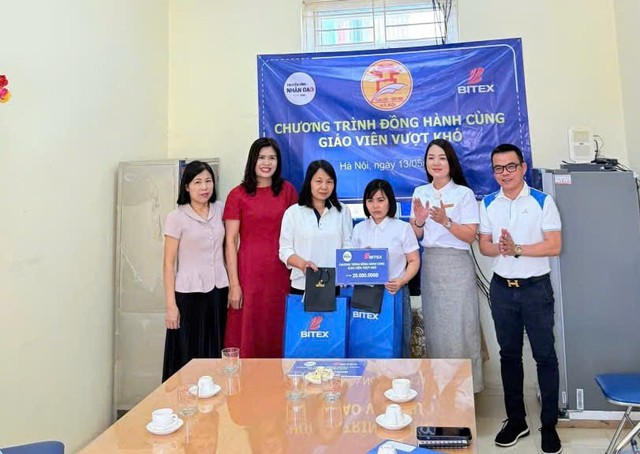 Chương trình Đồng hành cùng Giáo viên vượt khó thăm và động viên cô giáo mầm non Phùng Thị Huề- Ảnh 1. Chương trình Đồng hành cùng Giáo viên vượt khó thăm và động viên cô giáo mầm non Phùng Thị Huề- Ảnh 1.