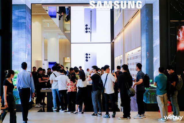 Galaxy S25 Edge - Từ chiếc máy bí ẩn đến trải nghiệm thực tế: Đây là những gì reviewer công nghệ nói- Ảnh 2. Galaxy S25 Edge - Từ chiếc máy bí ẩn đến trải nghiệm thực tế: Đây là những gì reviewer công nghệ nói- Ảnh 2.