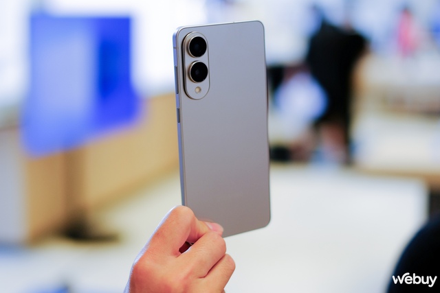 Galaxy S25 Edge - Từ chiếc máy bí ẩn đến trải nghiệm thực tế: Đây là những gì reviewer công nghệ nói- Ảnh 10. Galaxy S25 Edge - Từ chiếc máy bí ẩn đến trải nghiệm thực tế: Đây là những gì reviewer công nghệ nói- Ảnh 10.