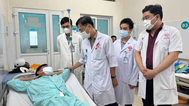 Tài xế “bụng bia” mang khối bướu 8kg trong bụng: Ca mổ nghẹt thở tại Bệnh viện Bình Dân cứu một mạng người- Ảnh 1. Tài xế “bụng bia” mang khối bướu 8kg trong bụng: Ca mổ nghẹt thở tại Bệnh viện Bình Dân cứu một mạng người- Ảnh 1.