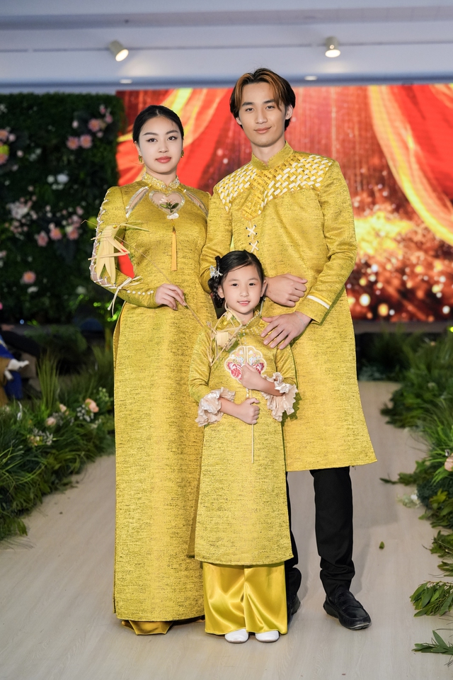 NTK Minh Châu mang áo dài sang Mỹ, xúc động khi được đón nhận- Ảnh 7.