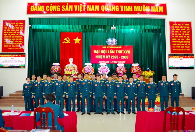 Ban Chấp hành Đảng bộ nhiệm kỳ 2025 - 2030 và Đoàn đại biểu dự Đại hội đại biểu Đảng bộ Sư đoàn 377 lần thứ XI, nhiệm kỳ 2025 - 2030 ra mắt Đại hội. Ban Chấp hành Đảng bộ nhiệm kỳ 2025 - 2030 và Đoàn đại biểu dự Đại hội đại biểu Đảng bộ Sư đoàn 377 lần thứ XI, nhiệm kỳ 2025 - 2030 ra mắt Đại hội.