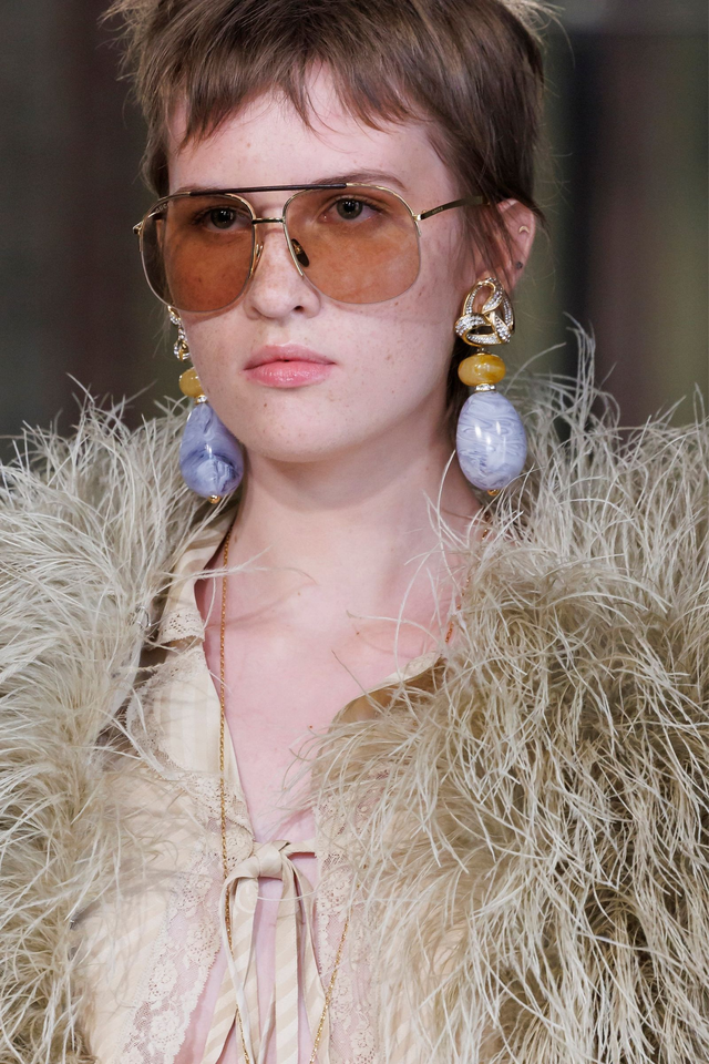 Gucci Cruise 2026: Cú chốt hoài niệm giữa cơn khủng hoảng, mở đường cho Demna bước vào cuộc chơi- Ảnh 22. Gucci Cruise 2026: Cú chốt hoài niệm giữa cơn khủng hoảng, mở đường cho Demna bước vào cuộc chơi- Ảnh 22.