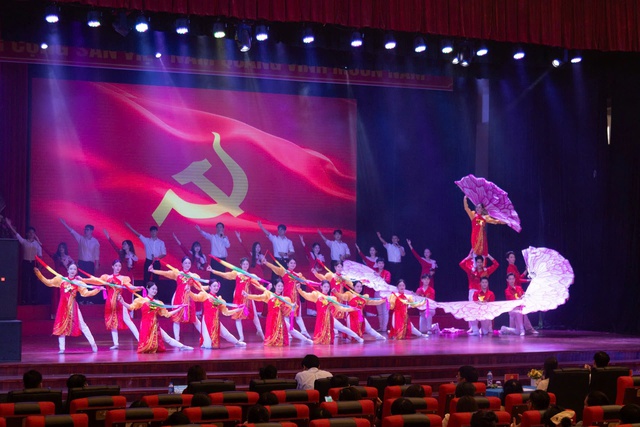 Hội nghị tuyên dương điển hình tiêu biểu trong học tập và làm theo tư tưởng, đạo đức, phong cách Hồ Chí Minh- Ảnh 7. Hội nghị tuyên dương điển hình tiêu biểu trong học tập và làm theo tư tưởng, đạo đức, phong cách Hồ Chí Minh- Ảnh 7.
