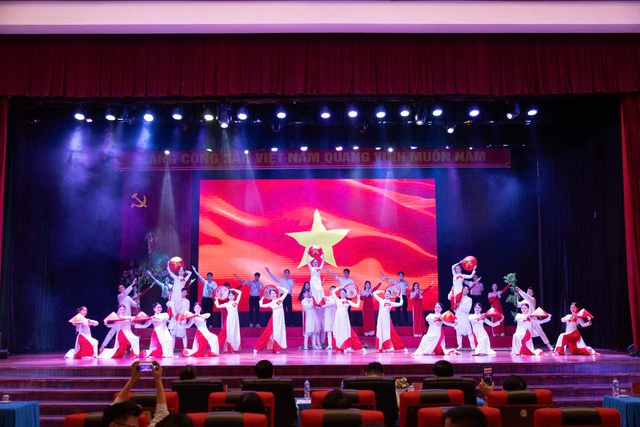 Hội nghị tuyên dương điển hình tiêu biểu trong học tập và làm theo tư tưởng, đạo đức, phong cách Hồ Chí Minh- Ảnh 6. Hội nghị tuyên dương điển hình tiêu biểu trong học tập và làm theo tư tưởng, đạo đức, phong cách Hồ Chí Minh- Ảnh 6.