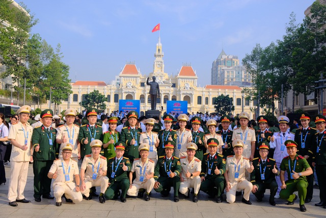 Tỏa sáng lý tưởng sống đẹp từ Lễ báo công dâng Bác- Ảnh 1. Tỏa sáng lý tưởng sống đẹp từ Lễ báo công dâng Bác- Ảnh 1.