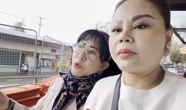 Nữ hoàng dao kéo tuổi U60 đang đi ở châu Âu: "Trời ơi, ông Tây khen tôi đẹp quá"- Ảnh 1.