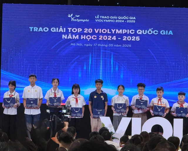 Á quân quốc tế Nguyễn Lê Thùy Linh đạt giải vàng tại cuộc thi Violympic quốc gia
- Ảnh 2. Á quân quốc tế Nguyễn Lê Thùy Linh đạt giải vàng tại cuộc thi Violympic quốc gia
- Ảnh 2.