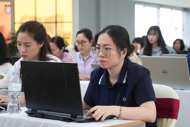 Hà Nội Gần 100 giáo viên thủ lĩnh chung tay định hình tương lai giáo dục trong kỷ nguyên AI với sự kiện AI EmpowerED – Khai mở sức mạnh giáo dục thời AI- Ảnh 8. Hà Nội Gần 100 giáo viên thủ lĩnh chung tay định hình tương lai giáo dục trong kỷ nguyên AI với sự kiện AI EmpowerED – Khai mở sức mạnh giáo dục thời AI- Ảnh 8.