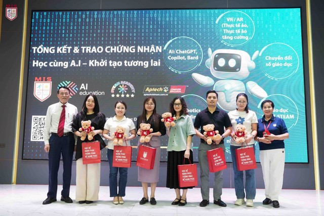Hà Nội Gần 100 giáo viên thủ lĩnh chung tay định hình tương lai giáo dục trong kỷ nguyên AI với sự kiện AI EmpowerED – Khai mở sức mạnh giáo dục thời AI- Ảnh 13. Hà Nội Gần 100 giáo viên thủ lĩnh chung tay định hình tương lai giáo dục trong kỷ nguyên AI với sự kiện AI EmpowerED – Khai mở sức mạnh giáo dục thời AI- Ảnh 13.